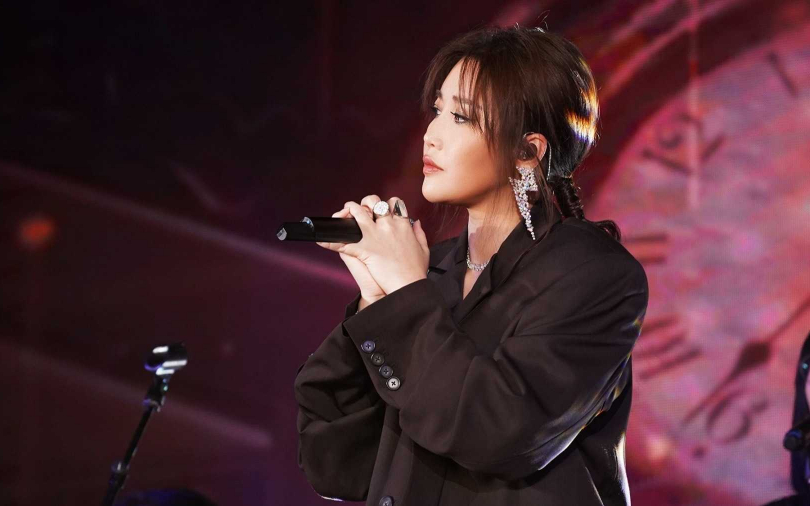 A-Lin唱到一半突喊卡歌 打趣說「大家將就一下」