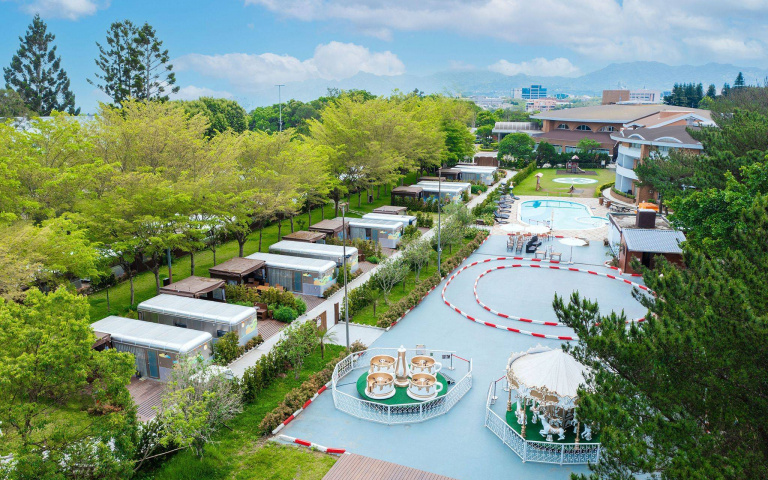 露營車品牌「朋趣」輸入指定優惠碼享優惠！旋轉木馬、摩天輪等設施一次體驗！