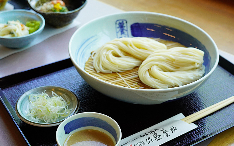 夏遊秋田4/準備開吃稻庭烏龍麵、比內地雞料理 參觀老酒造來趟地酒之旅
