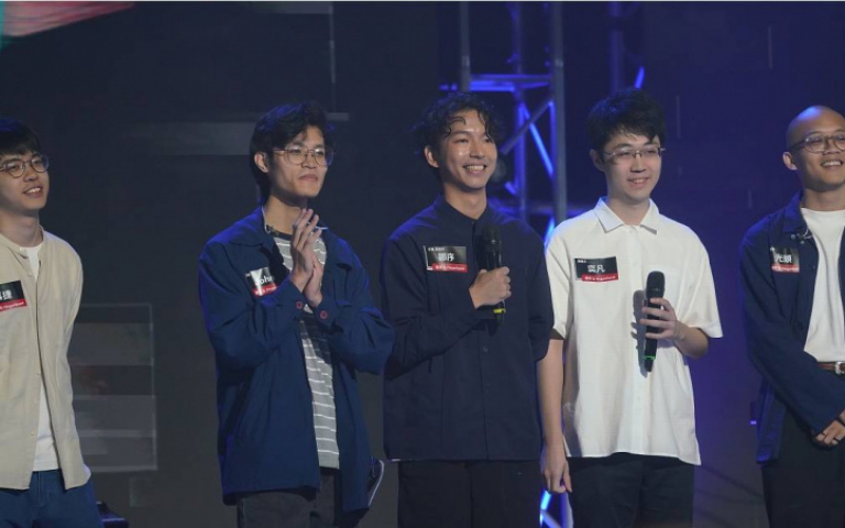 《一起聽團吧》魏如萱戰隊前成員直呼哈林是偏鋒 「DIZLIKE」主唱洛洛台上激動落淚