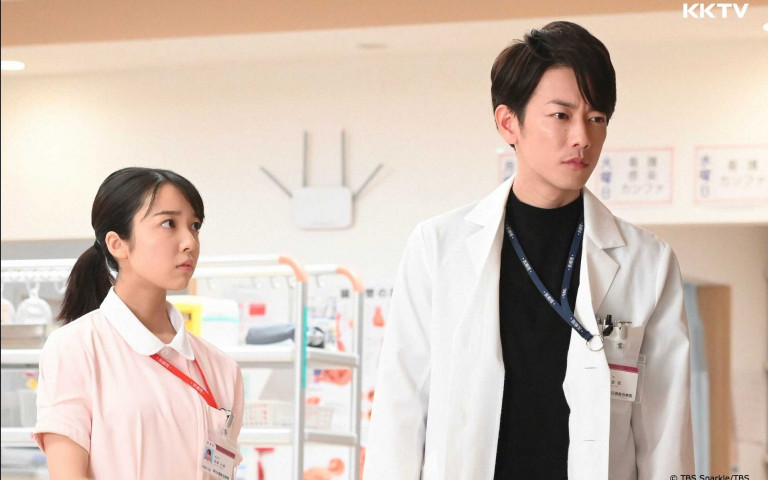 佐藤健致敬「千秋王子」背後抱女友 台日觀眾全暴動