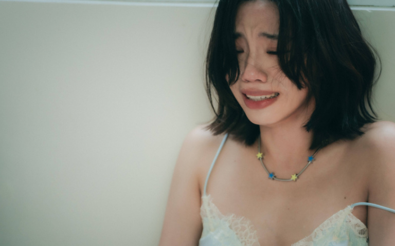 洪佩瑜錄音哭到要清場　情緒大崩潰難以收拾