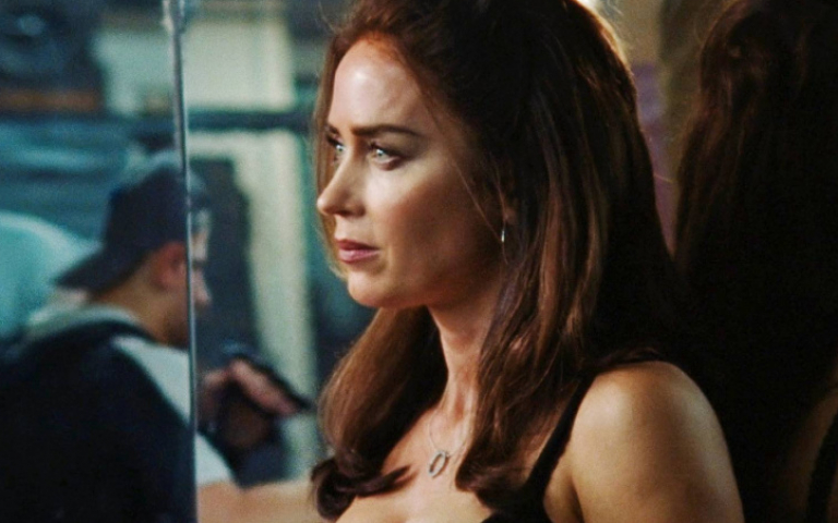 艾蜜莉《重擊人生》還原90年代辣妹　獲本尊肯定強勢問鼎金球獎