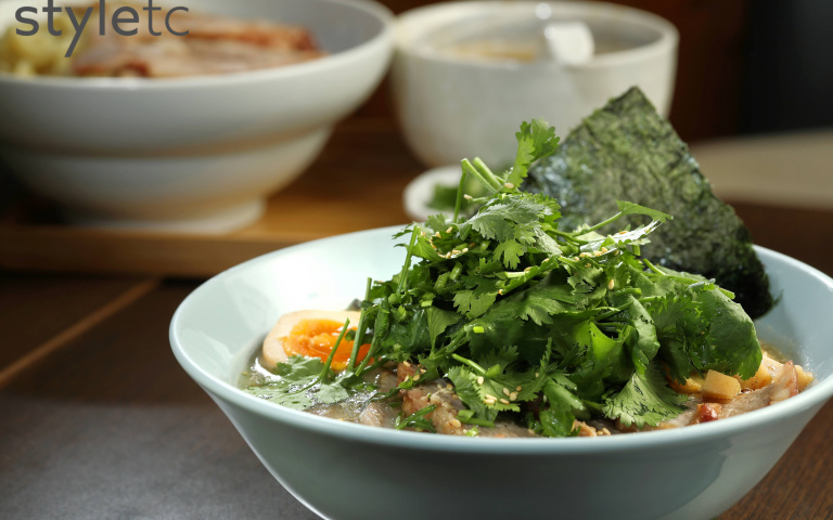 異國料理2/師承東京池袋拉麵之神 台中「麵屋零」自創香菜拉麵