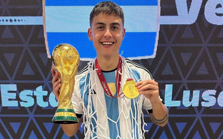 阿根廷天菜 Dybala 回到羅馬俱樂部　將世界盃冠軍獎牌交給博物館保管