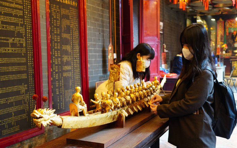 到香港尋找新鮮事3／油麻地天后廟貼金箔求好運　訪百年老店廖孖記啖手工豆腐乳