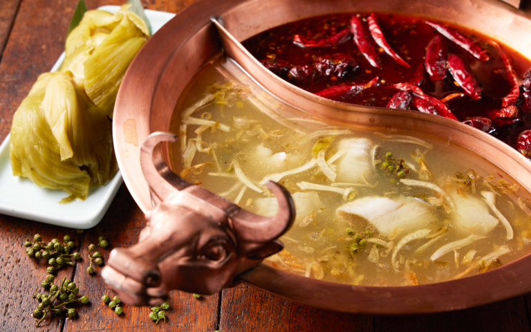 入秋轉涼！來個麻辣45「川味酸菜魚鍋」，冰火交鋒3大重慶麻辣美味！
