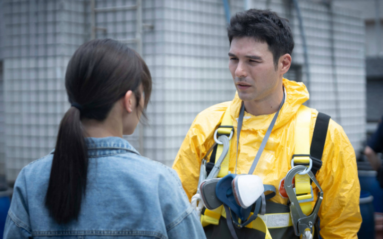 宋芸樺開心與兒時男神鳳小岳結為歡喜冤家　《人生清理員》影集版探討「孤獨死」議題