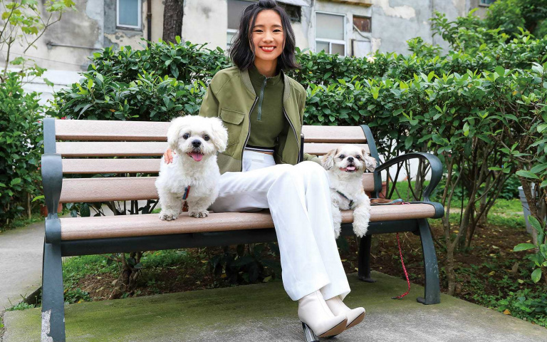 寵物情緣／從小廣結動物緣　陳忻玥樂擁毛孩當聽眾