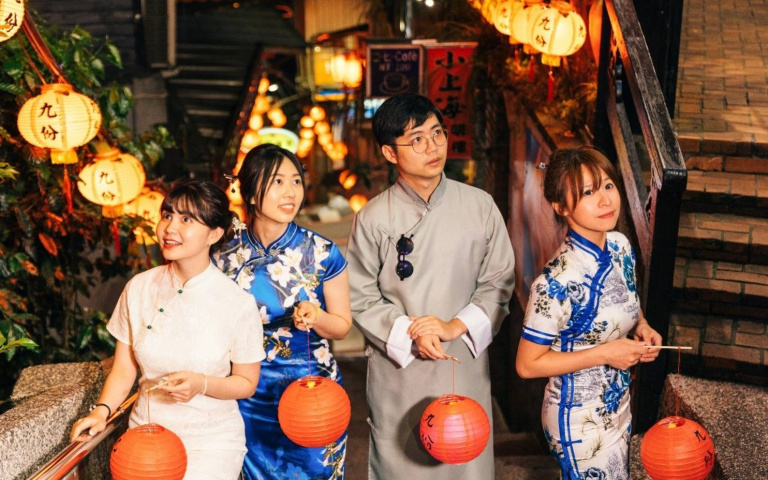 山城點燈!紅燈龍季璀璨九份 「龍粽」登場意外掀起古裝風