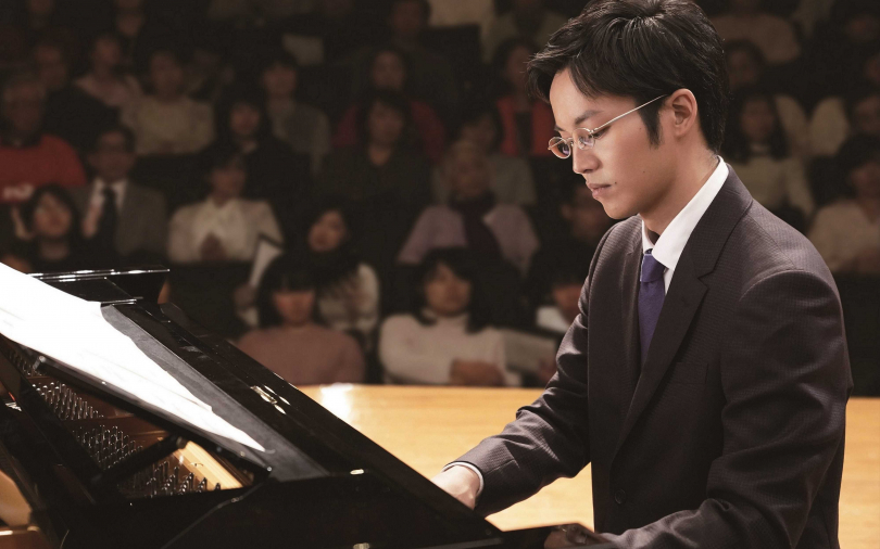 松坂桃李不識音符　為演鋼琴家練到手指發抖