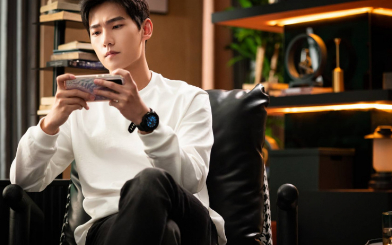 楊洋化名玩手遊　迪麗熱巴虧他笑點低