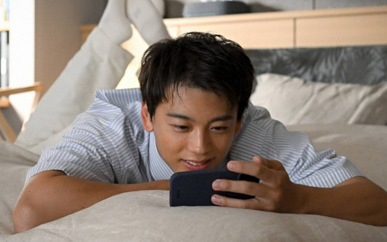 竹內涼真本色演出「化石男」　狂踩地雷氣到觀眾翻白眼