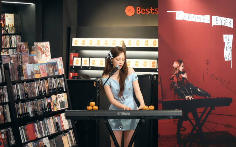 安吉生日迎首場簽名會　告白粉絲：幫助我度過低潮