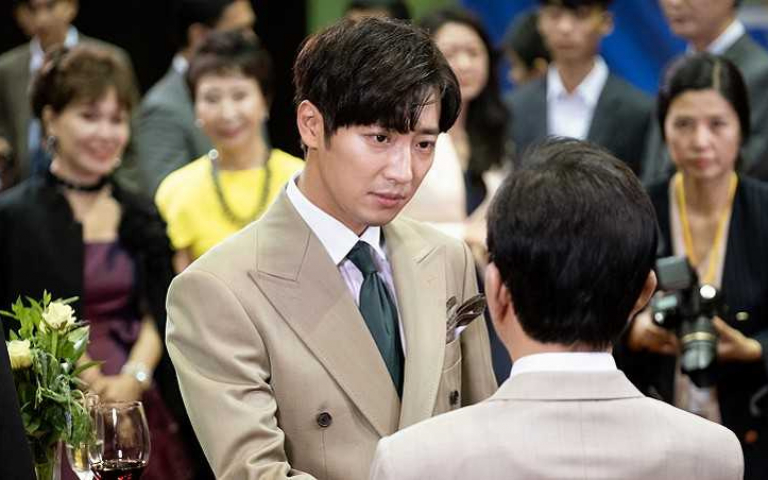 李相燁片場開撩「要我讓你心動嗎?」 女星無感直呼他太過頭