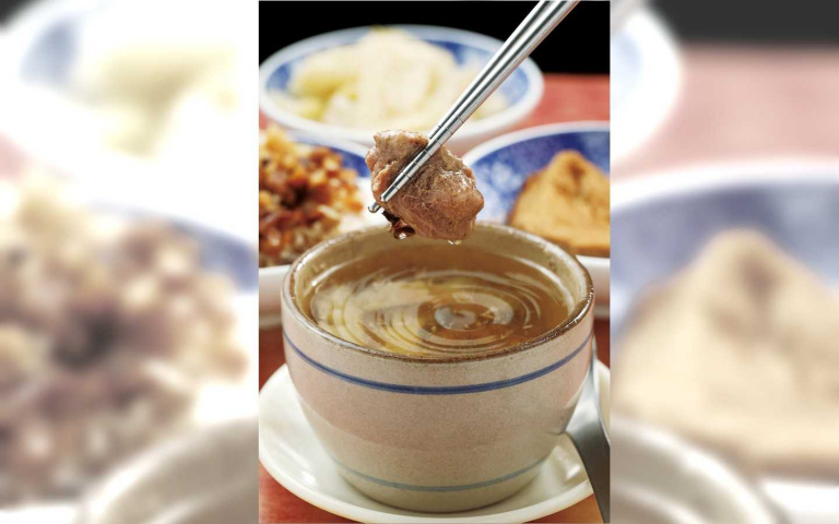 萬華巷仔食旅5/沛對原汁排骨湯 清甜微苦