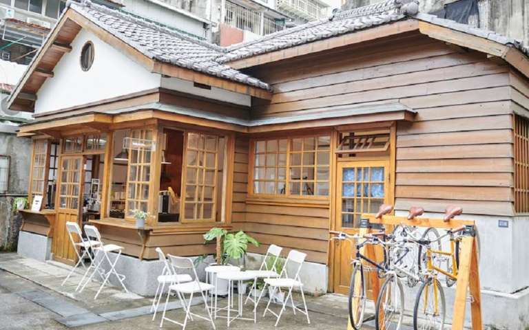 單車咖啡廳遷址萬華　日式建築一秒偽出國　還推出市場味台式漢堡