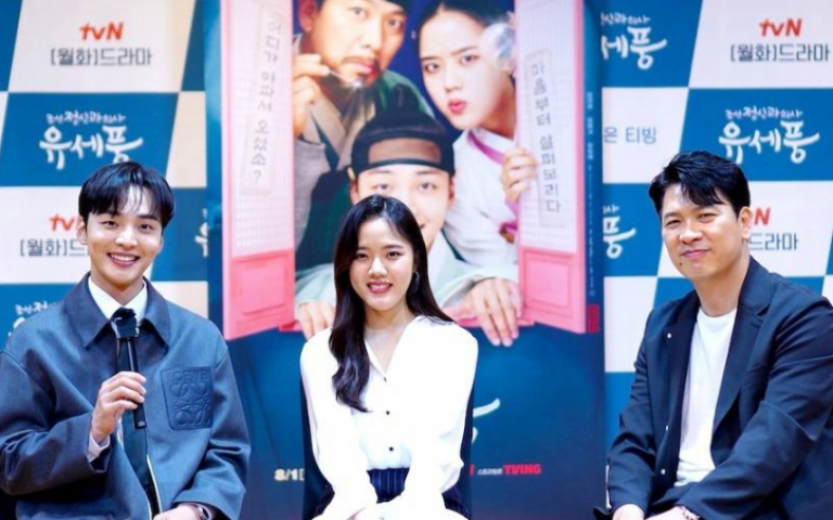 金旻載山中拍戲「蟲蟲飛嘴裡」　金相慶樂觀看待：攝取很多蛋白質