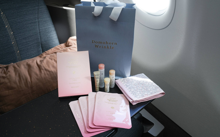 搭乘「星宇航空」贈保養品旅行組!面膜、精華、保濕液呵護乾燥肌膚!