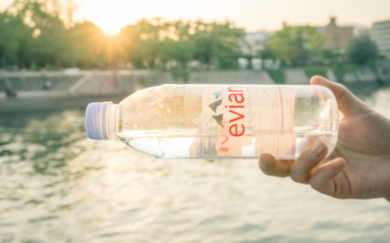 「好攜帶的寶特瓶可當成水壺重複使用嗎？」日本麒麟：恐成為細菌溫床