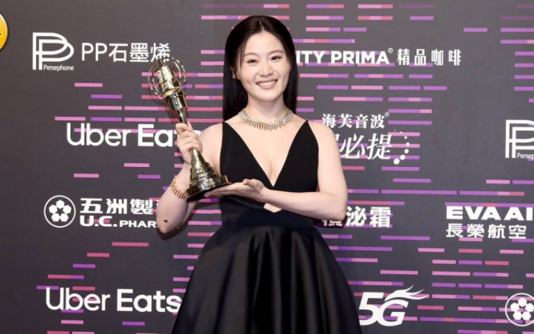 金鐘60／楊小黎從紅毯主持到拿女主角獎　後台大暴哭