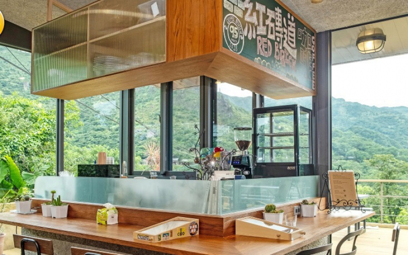 【解憂咖啡館3】分享建築系男孩夢想　紅磚道玻璃屋坐山望海