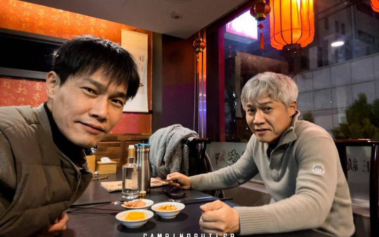 同個模子刻出來!《我的大叔》演員曝親弟合照,網:可以代替哥哥演戲!