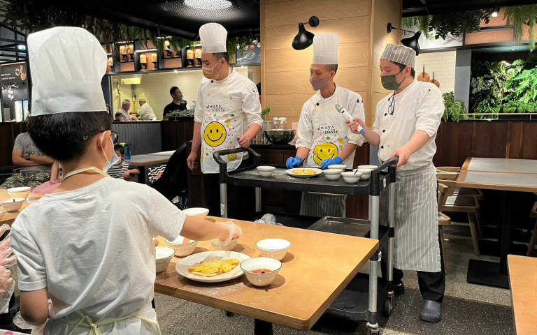 化身小廚神！ 饗賓集團推「小小童樂匯」手作筍料理，DIY涼筍沙拉三明治超有趣！
