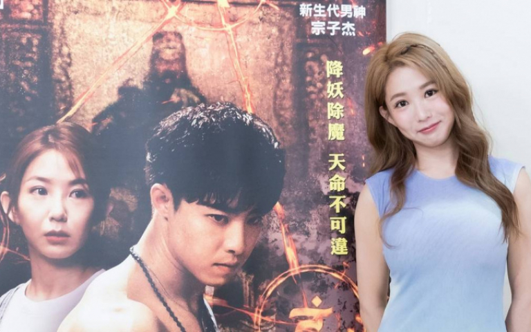 穿螢光裝看「火星人」挨轟　郭書瑤羞認「親手縫製」當狂粉：不敢再穿了