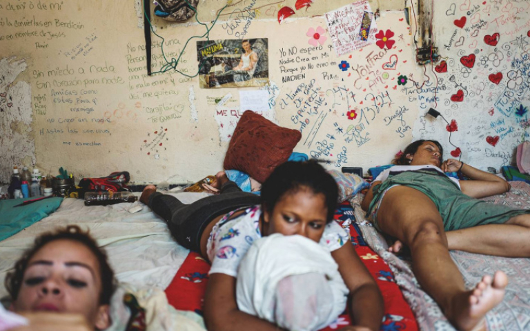 委內瑞拉攝影師用鏡頭訴說人權悲歌　「無盡之日」特展揭示囚犯困境