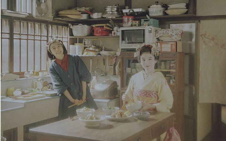 影爆點/溫暖美味又療癒人心!是枝裕和Netflix《舞伎家的料理人》保證好吃