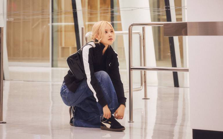 BLACKPINK  Rosé擔任PUMA全球品牌大使！穿經典低筒德訓鞋亮相，正到爆！