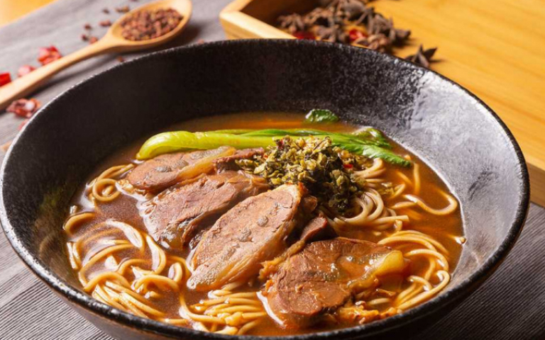 總裁牛肉麵租約到期宣告歇業 轉型開發冷凍包線上賣